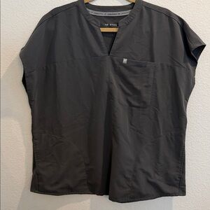 Fabletics Charcoal Evolve 3-pocket Scrub Top